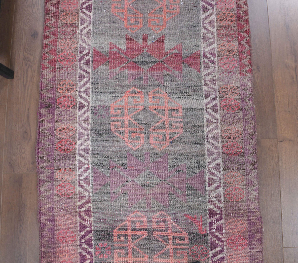 El yapımı vintage yolluk 91x335 cm oryantal desenli yün - yakın çekim doku detayı