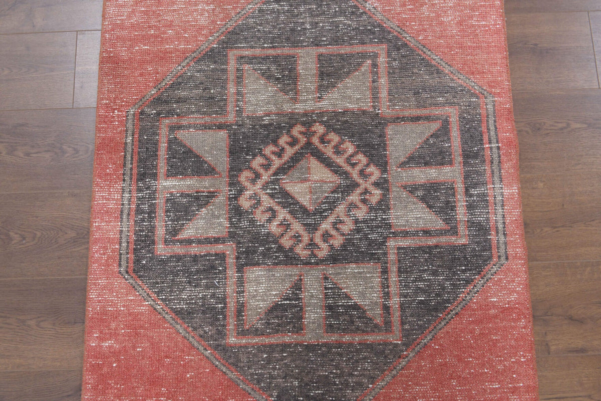 El yapımı vintage yolluk 94x338 cm oryantal desenli yün - yakın çekim doku detayı