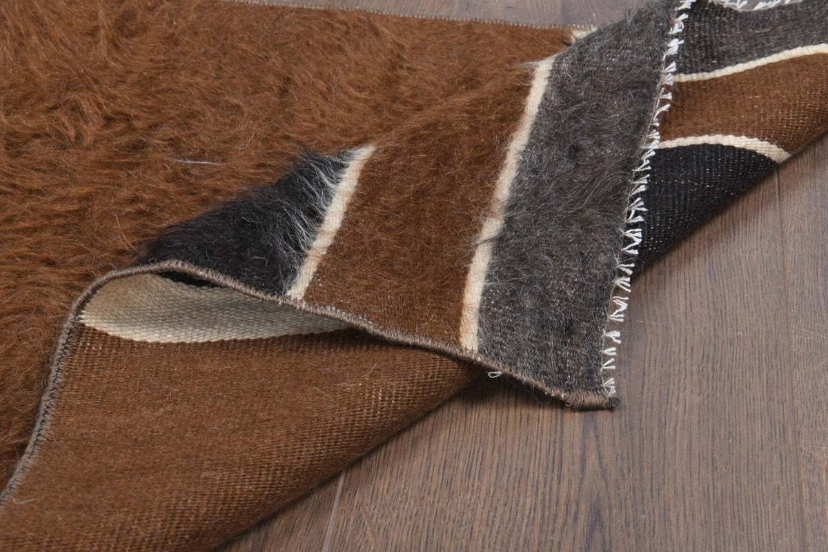El yapımı vintage yolluk 48x163 cm kilim desenli yün - ışık altında renk detayı