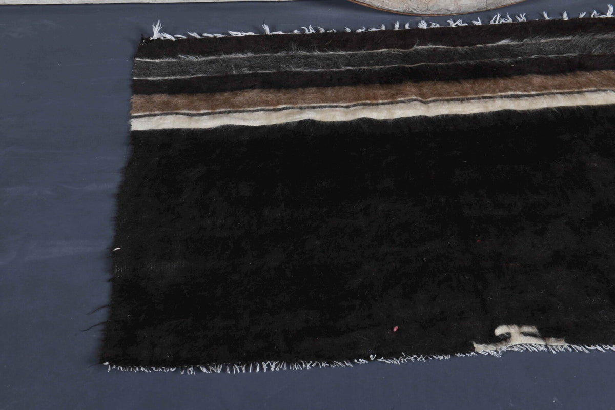 El yapımı vintage halı 94x132 cm düz desenli yün - yakın çekim doku detayı