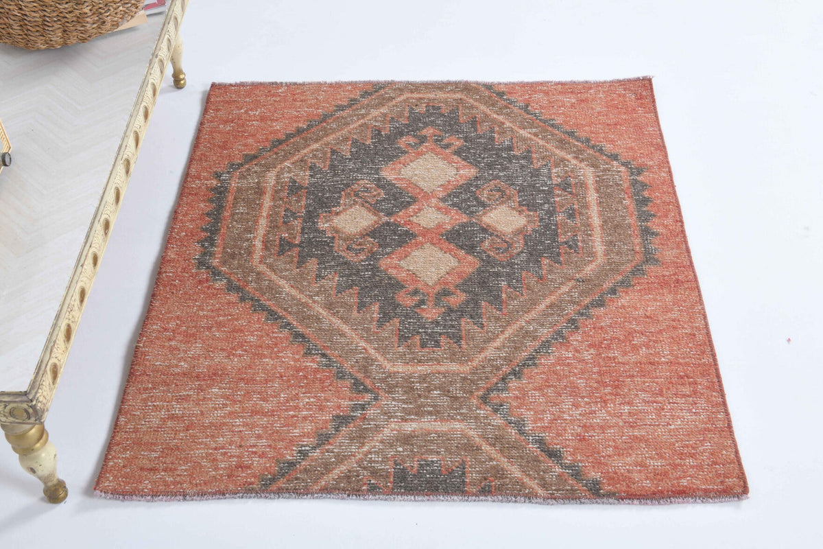 El yapımı vintage halı 94x102 cm geometrik desenli yün - açık alan görünümü