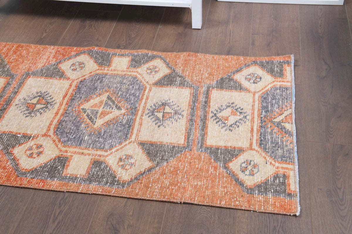 El yapımı vintage halı 71x165 cm geometrik desenli yün - açık alan görünümü