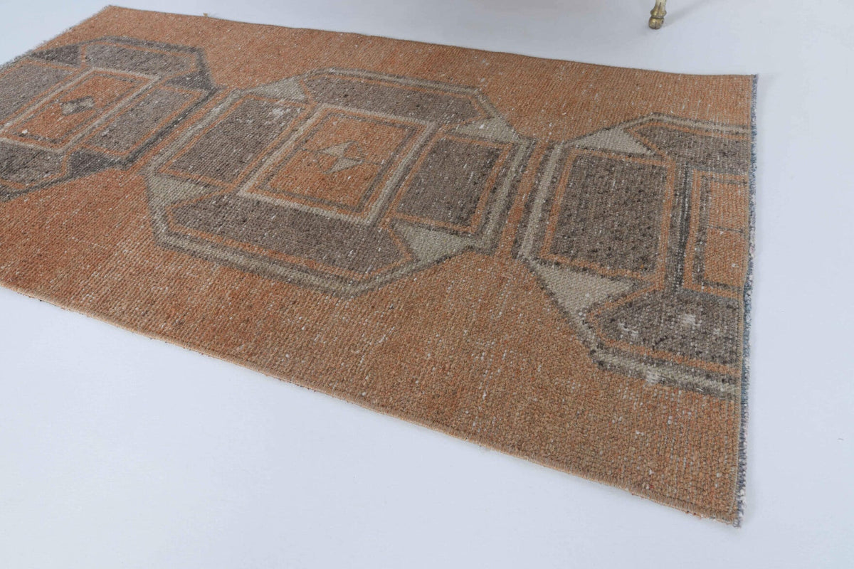 El yapımı vintage halı 74x132 cm oryantal desenli yün - mekan görünümü