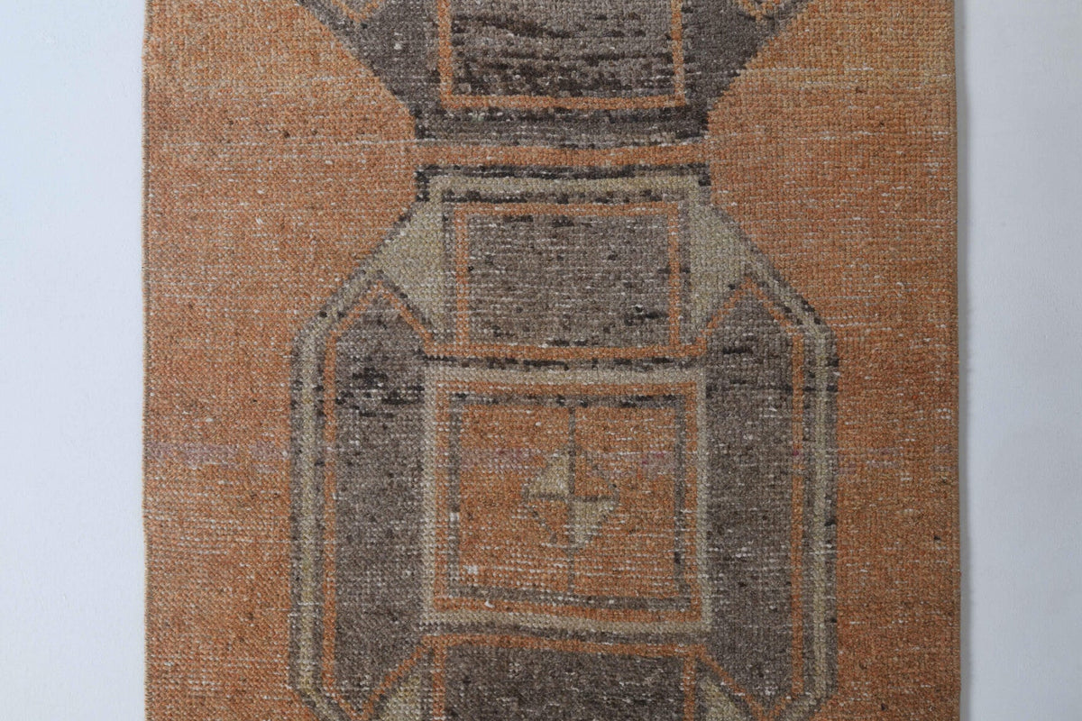 El yapımı vintage halı 74x142 cm geometrik desenli yün - üstten görünüm