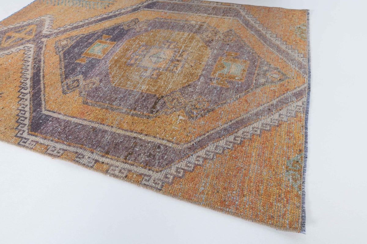 El yapımı vintage halı 89x122 cm geometrik desenli yün - mekan görünümü