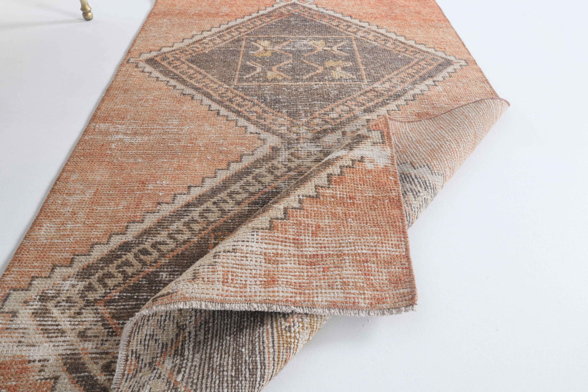 El yapımı vintage halı 81x132 cm geometrik desenli yün - üstten görünüm