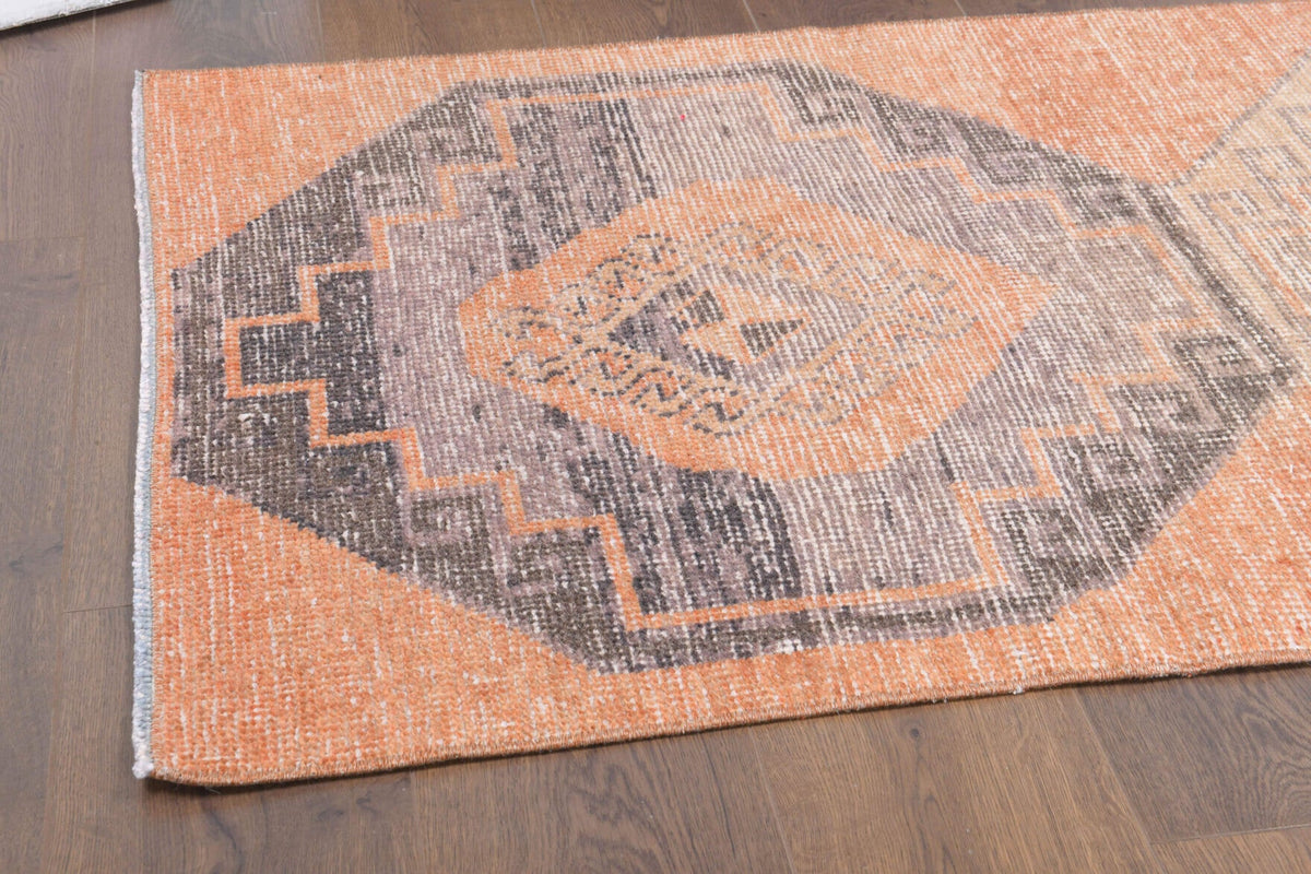 El yapımı vintage halı 81x117 cm geometrik desenli yün - kenar ve saçak detayı