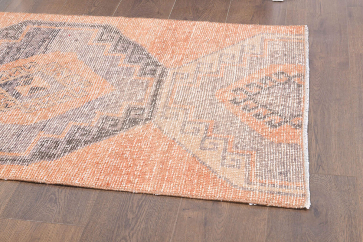 El yapımı vintage halı 81x117 cm geometrik desenli yün - mekan görünümü