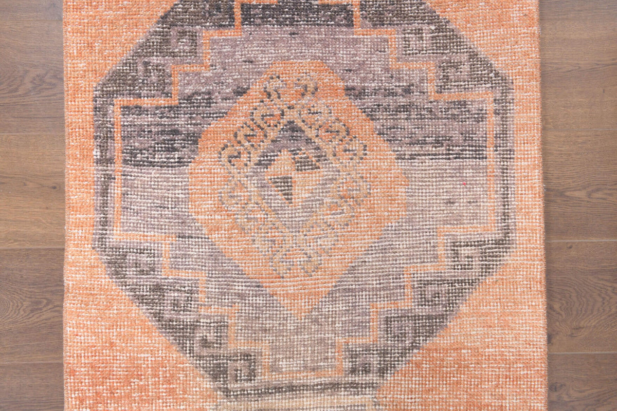 El yapımı vintage halı 81x117 cm geometrik desenli yün - üstten görünüm