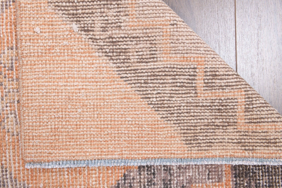 El yapımı vintage halı 81x117 cm geometrik desenli yün - farklı açıdan görünüm