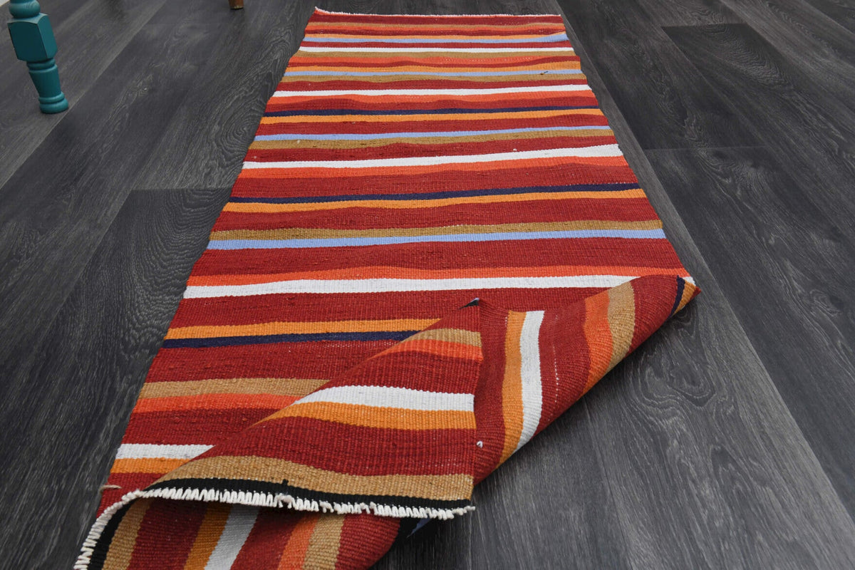 El yapımı vintage yolluk 61x183 cm oryantal desenli yün - ışık altında renk detayı